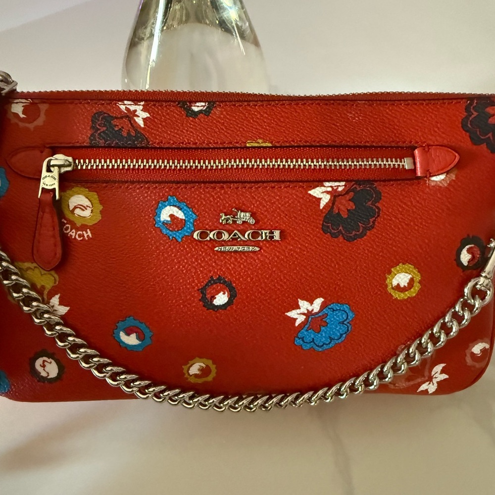 Coach Red Floral bag no callouts with hangtag - Picture 4 of 9